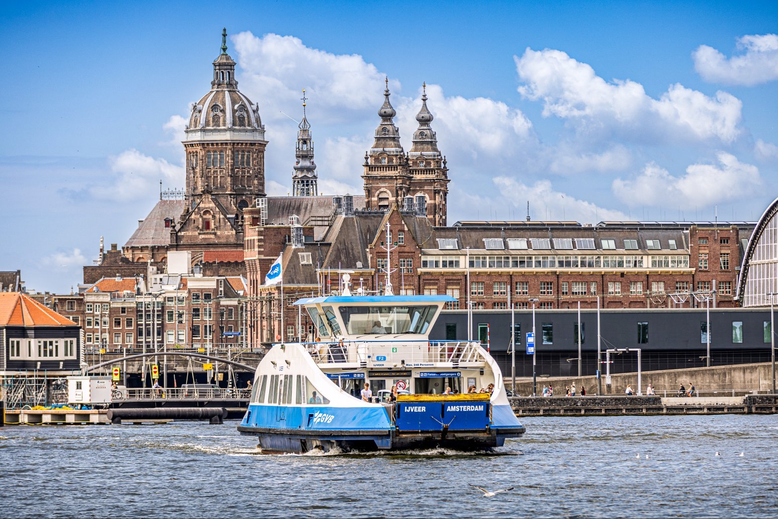 Clean, efficient PACCAR engines for Amsterdam's public transport ferry