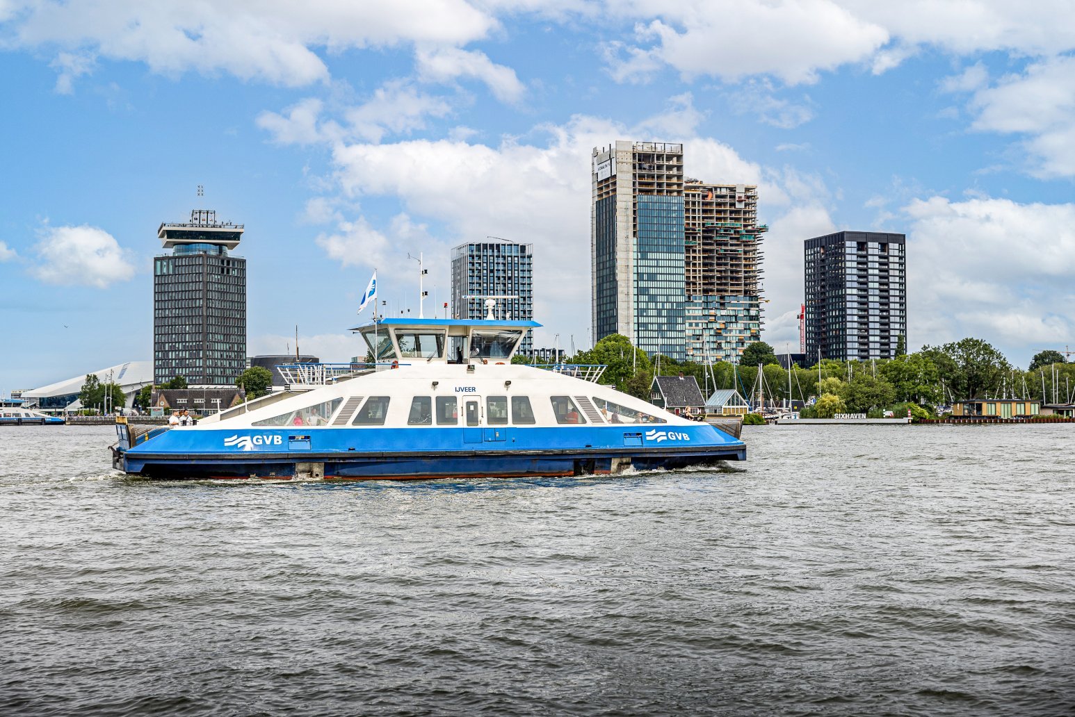 Clean, efficient PACCAR engines for Amsterdam's public transport ferry