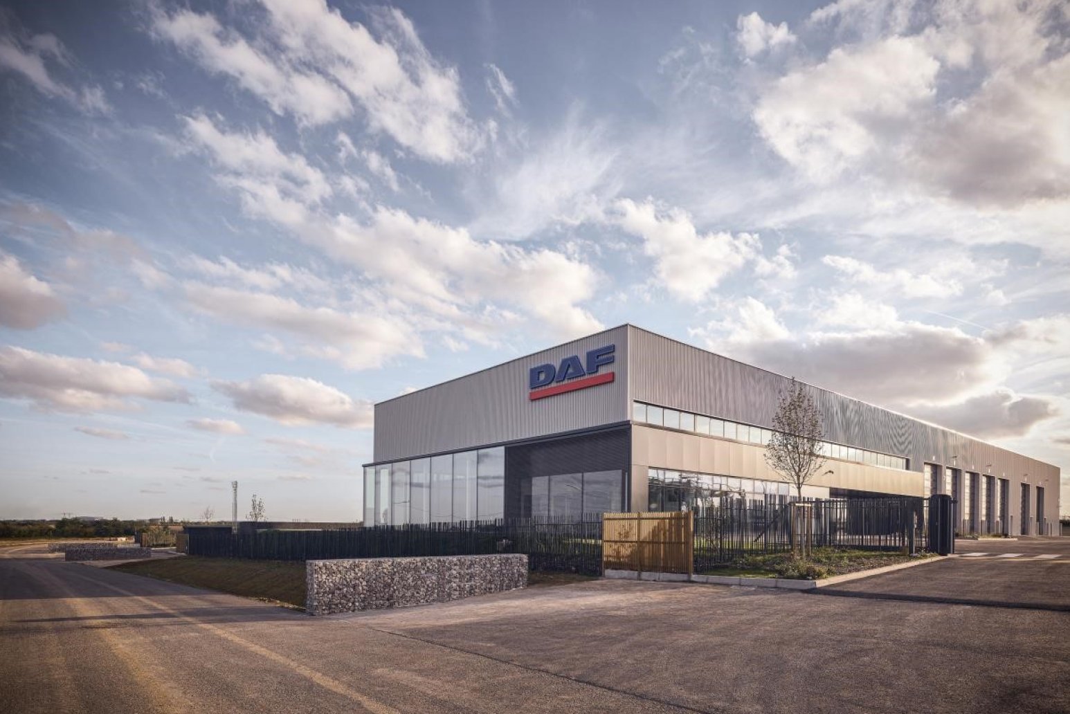 DAF Trucks Opens Second Dealership In Paris