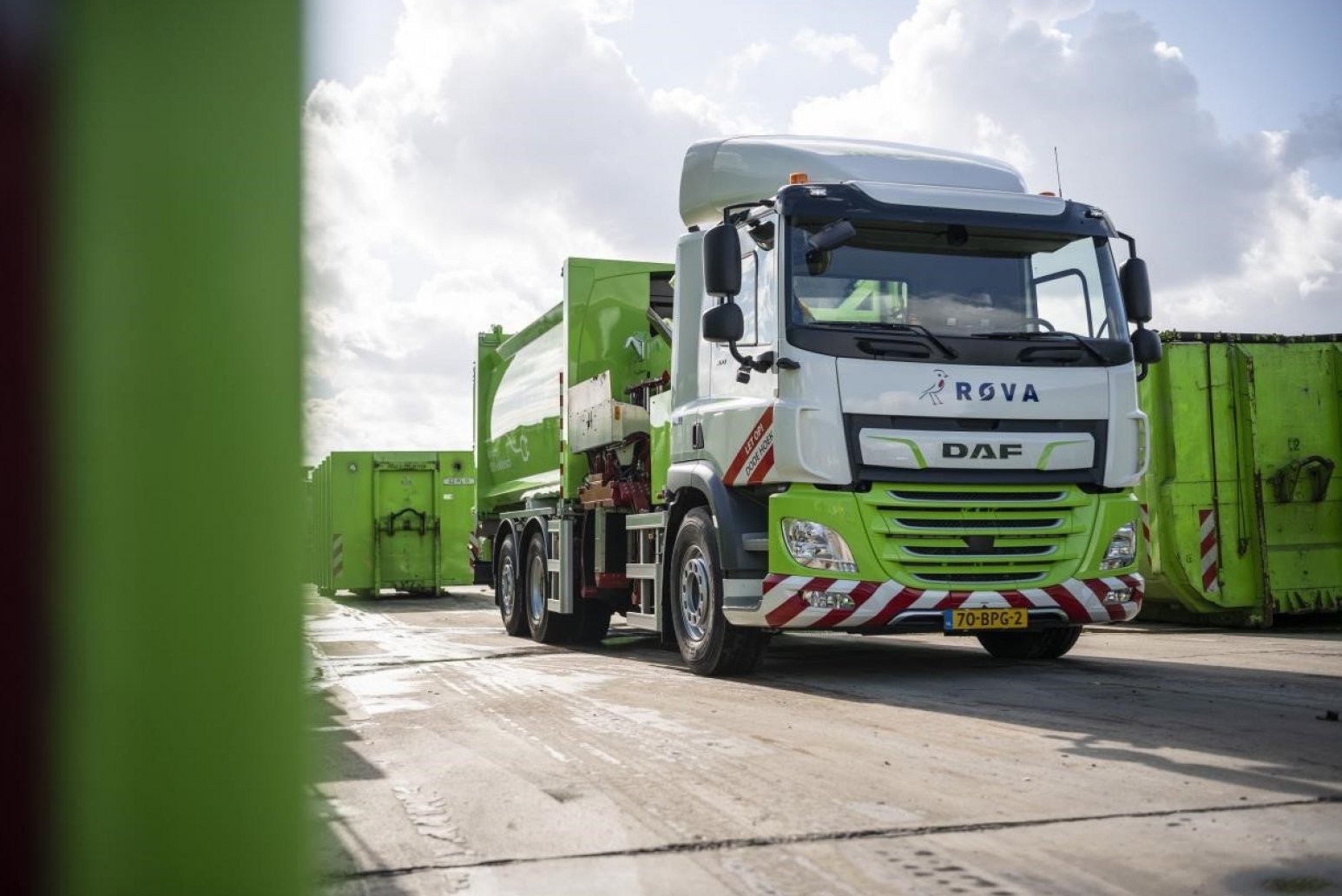 First DAF CF Electric refuse collection truck delivered to ROVA